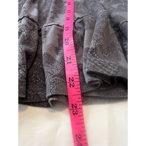 Simply Vera, Vera Wang dark gray and black night top with a ruffled bottom - Picture 4 of 5